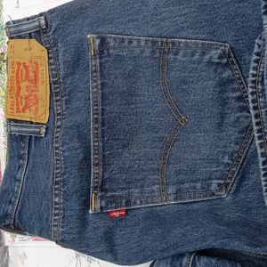 Never worn Levi pants